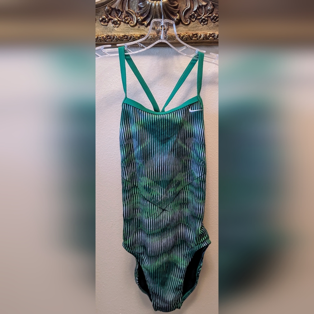 NIKE WOMEN'S SWIMSUIT SZ 8